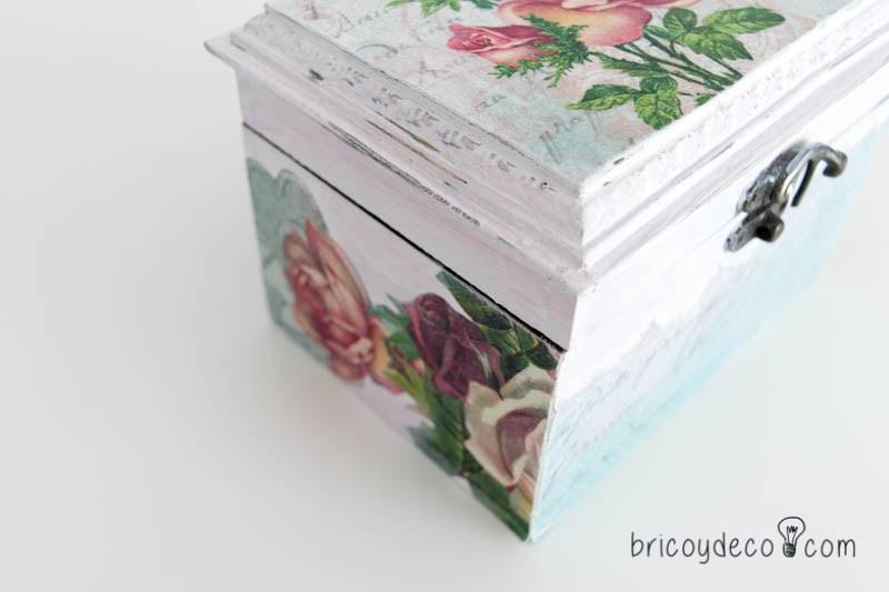 reciclar una caja con decoupage
