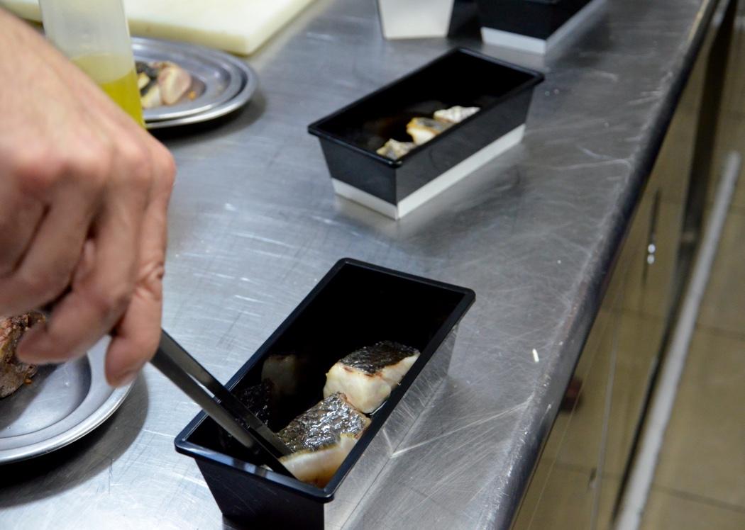 cocina profesional con microondas pruebas con pescado