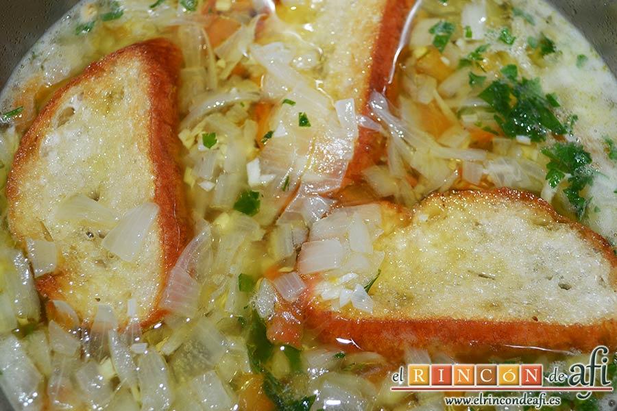 Sopa rápida, añadir el pan frito