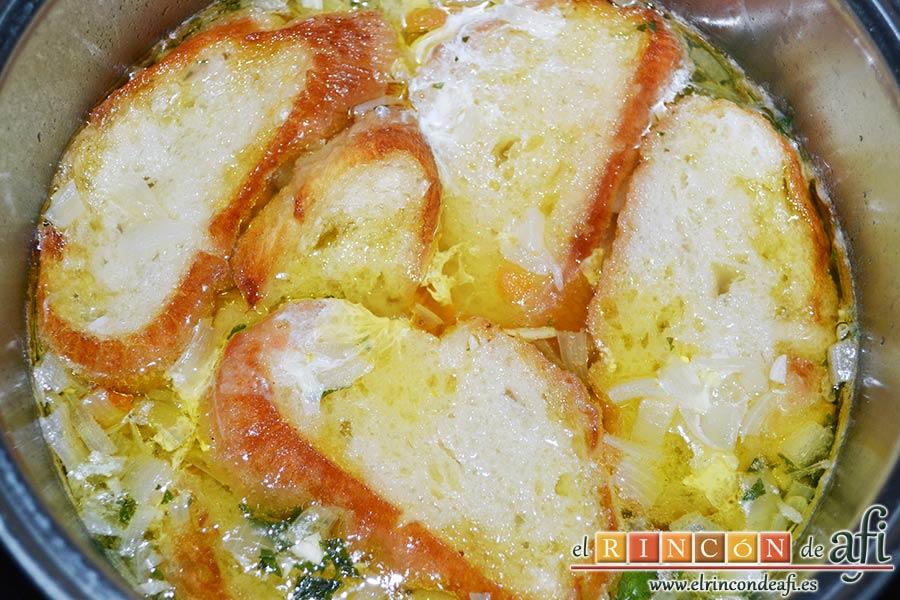 Sopa rápida, añadir los huevos y cocer 1 minuto más