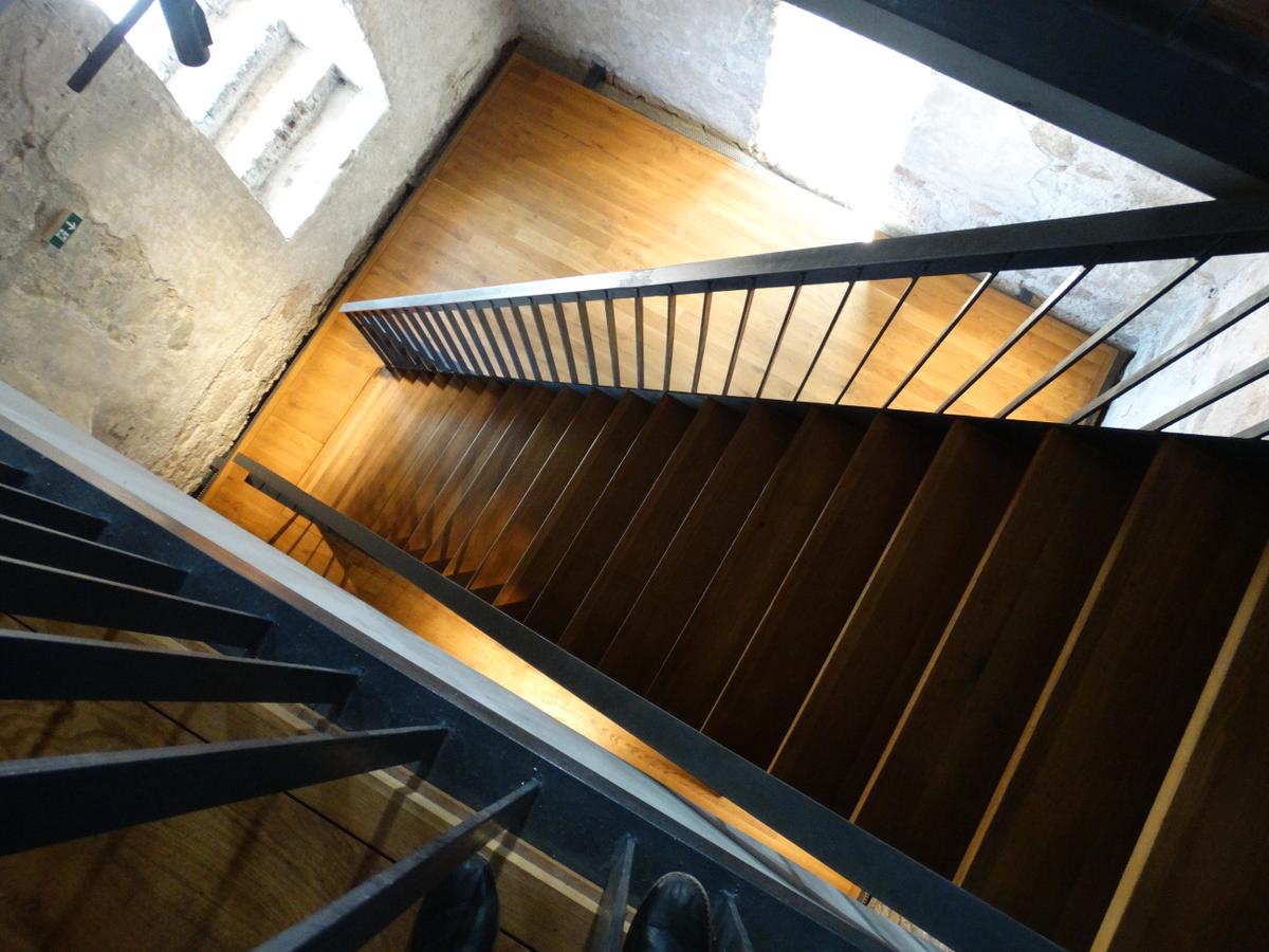 El empinado tramo final de las escaleras a la torre