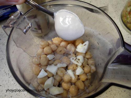 agregar-tahini-al-Hummus