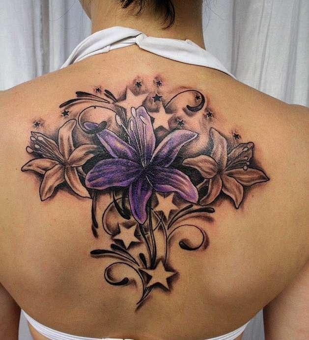 Tatuaje estrellas y flores