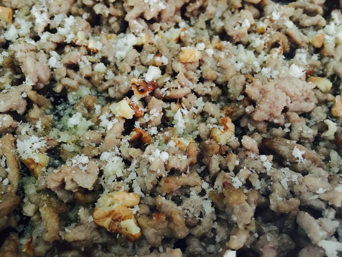 rollitosdecolconcarnenuecesyqueso-nueces