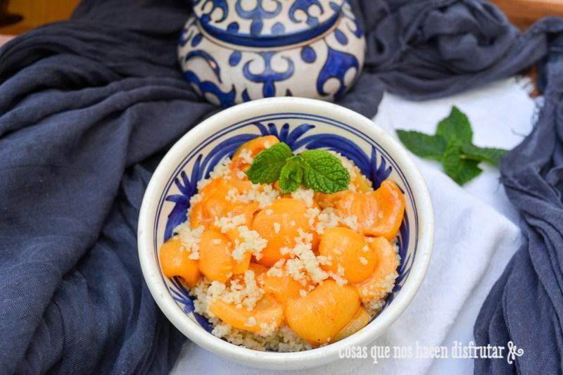 nísperos especiados con cuscús dulce