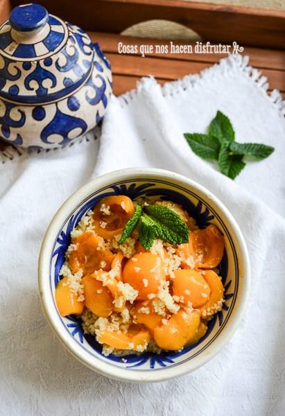 nísperos especiados con cuscús dulce