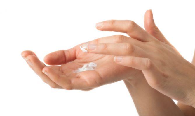 crema-exfoliante-de-manzanilla-para-manos-668x400x80xX