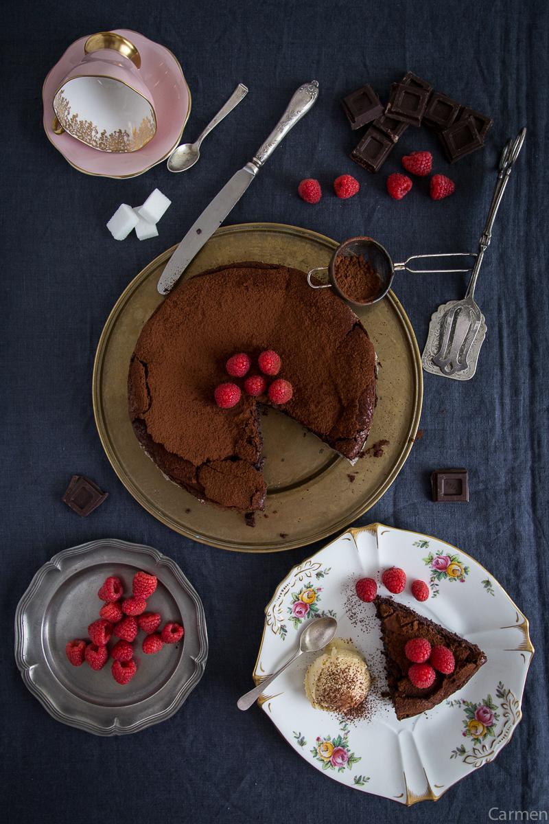 Tarta de chocolate americana cenital partida