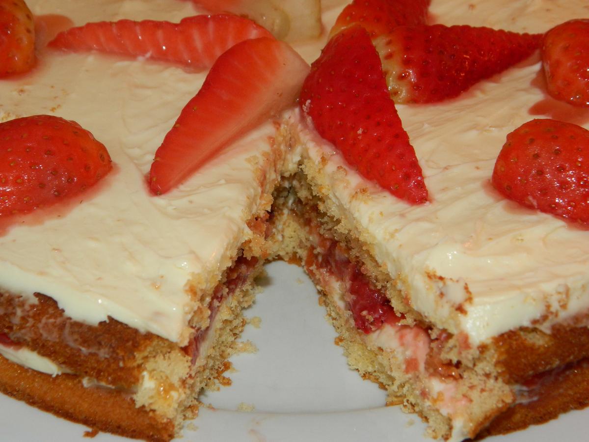 Tartadefresasconfrostingdequeso cremaychocolate blanco1