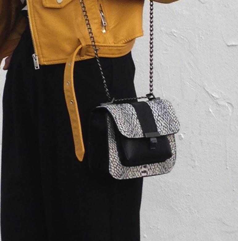 outfit-biker-amarilla