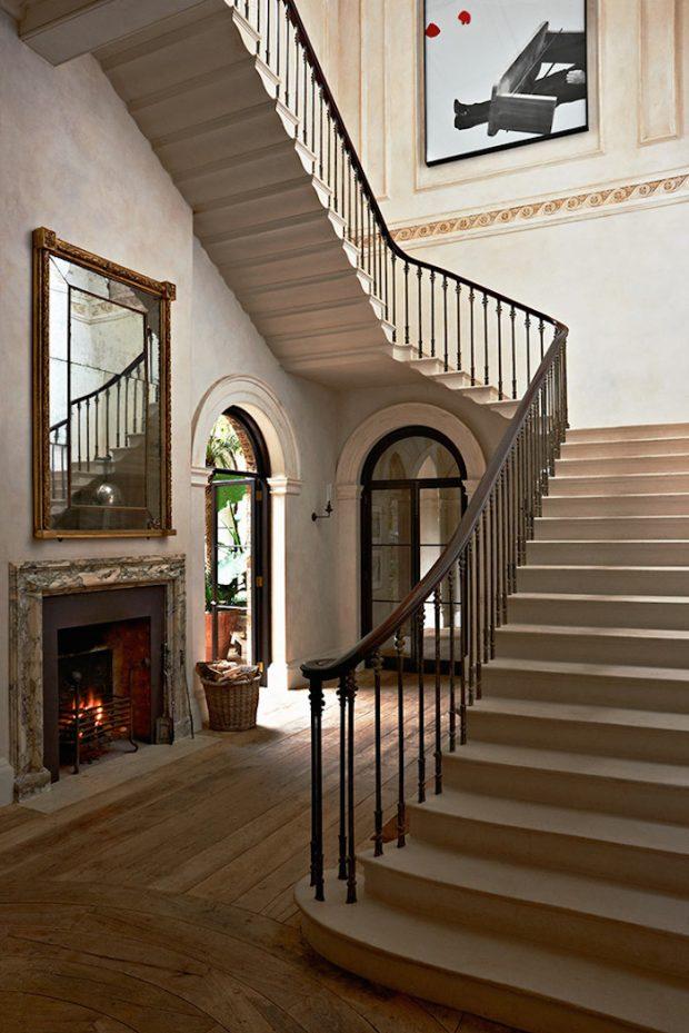 escaleras con chimenea