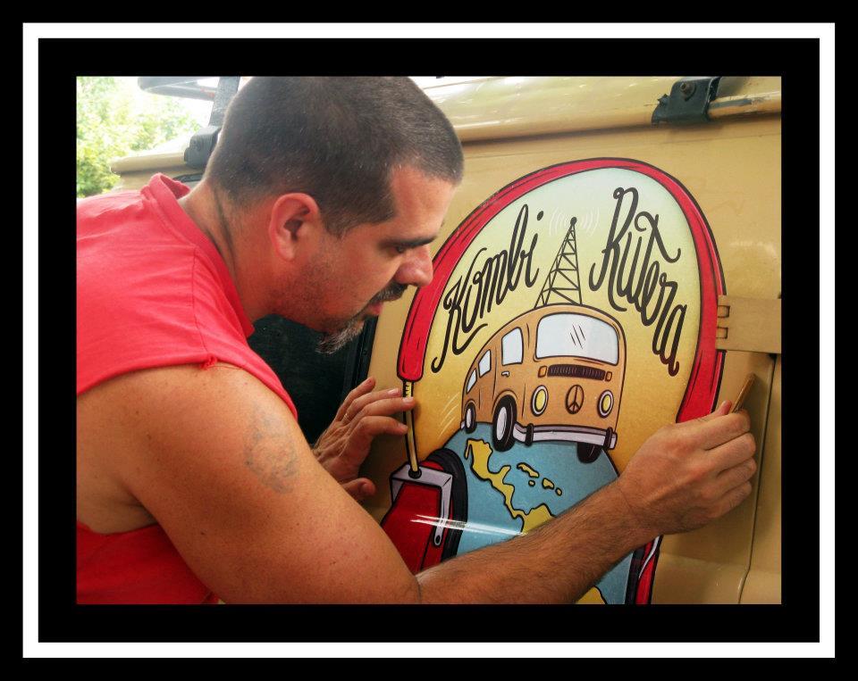 Mariano, hizo el plteo del logo