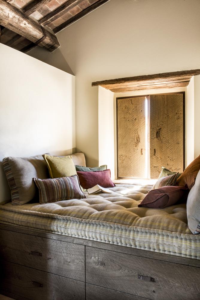 Detalle del dormitorio de la villa en la Toscana