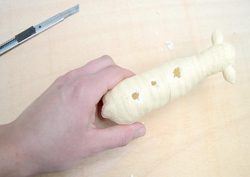 lapicero diy con un animal de juguete 3