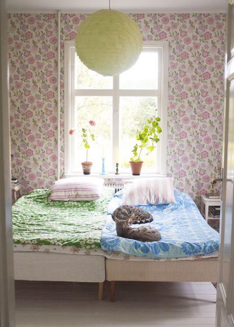 Decorar con papel pintado un dormitorio infantil con estilo vintage