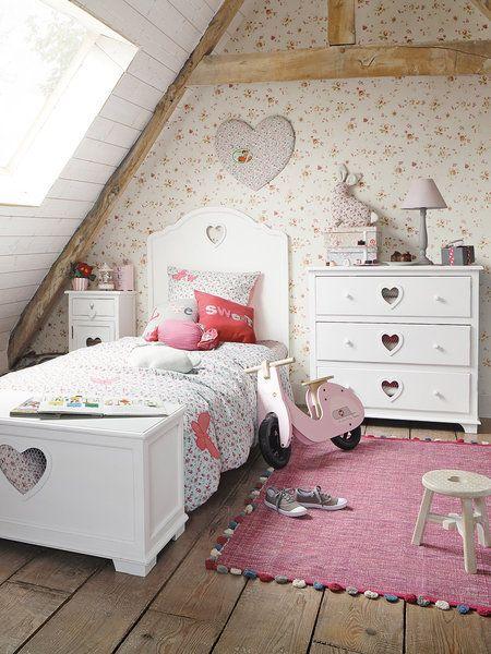 Decorar con papel pintado un dormitorio infantil con estilo romántico