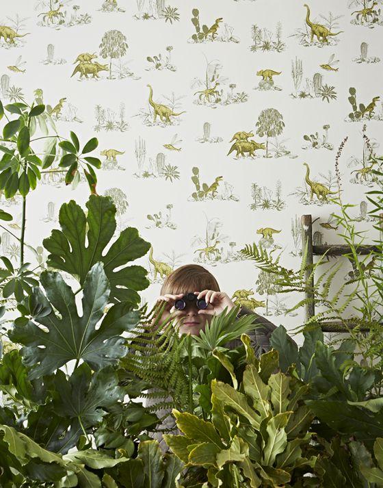 Decorar con papel pintado un dormitorio infantil con estampados de plantas
