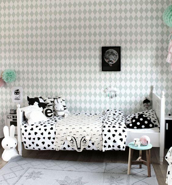 Decorar con papel pintado un dormitorio infantil con estilo nórdico