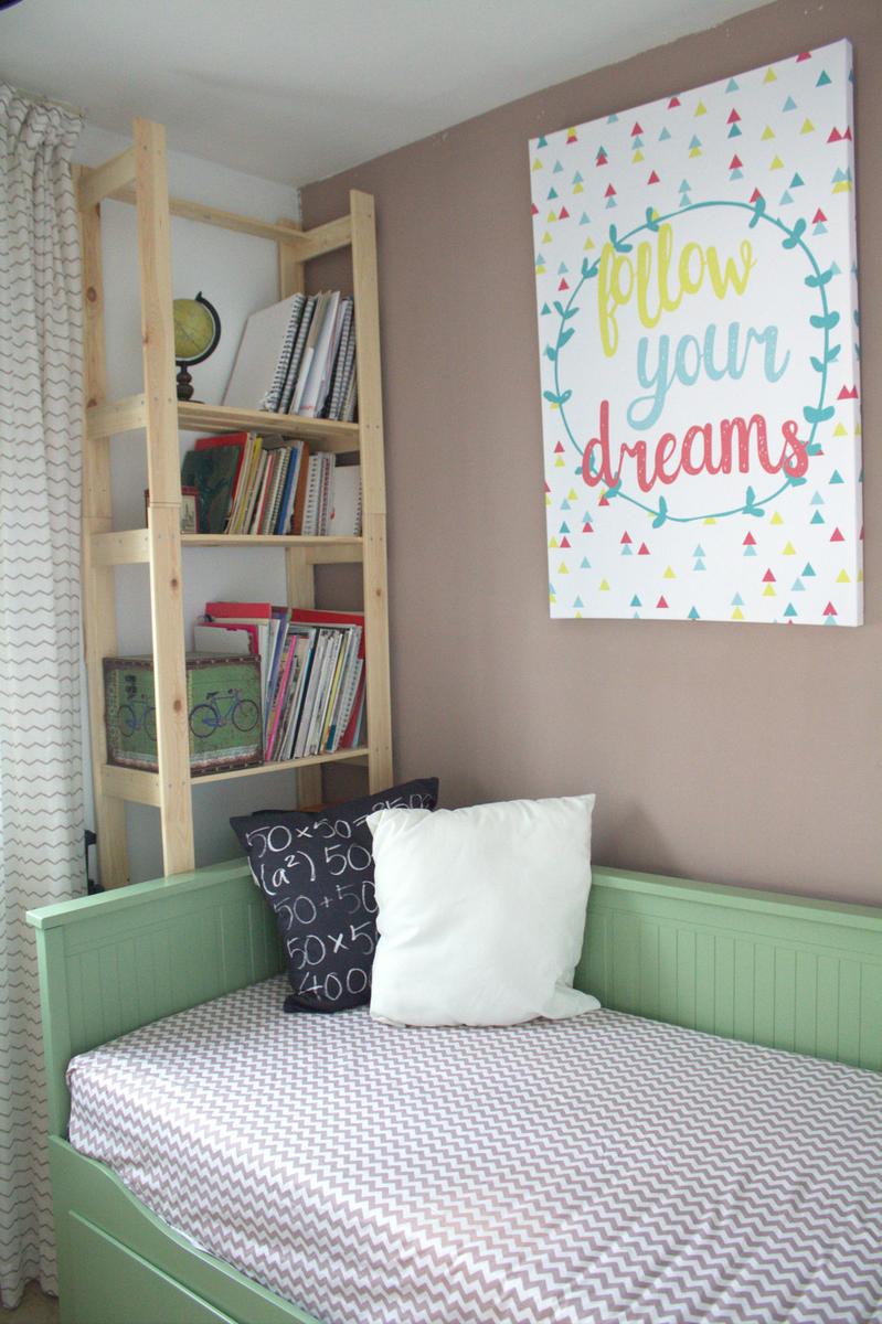 dormitorio pequeño - estantería almacenaje habitacion invitados oficina