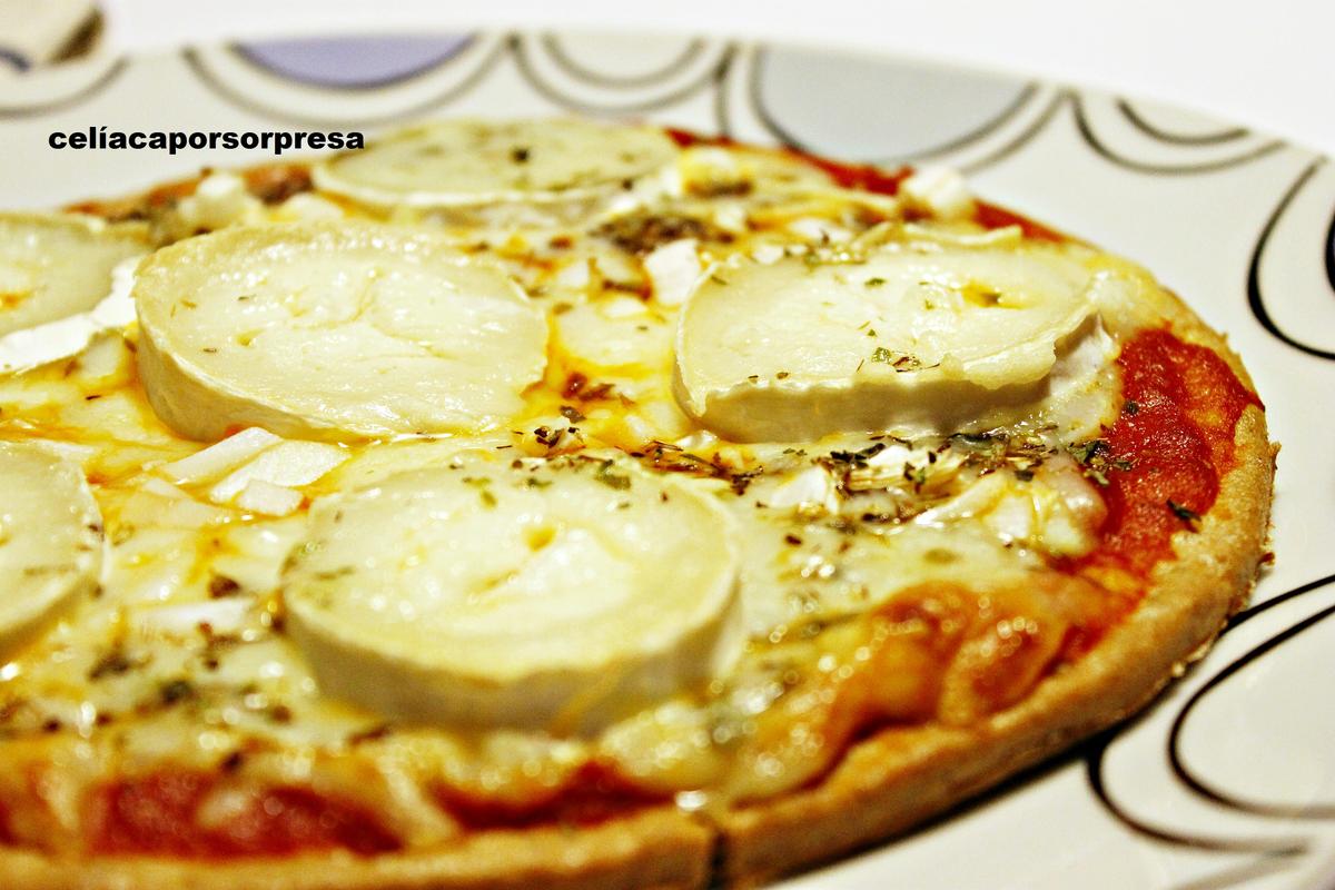 pizza-queso-rulo-de-cabra-de-cerca