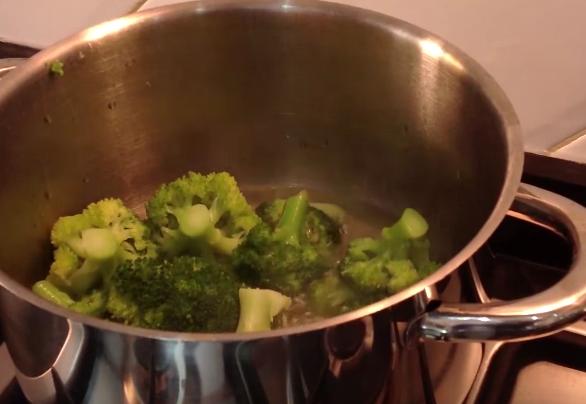 la forma saludable de prepara brocoli, al vapor