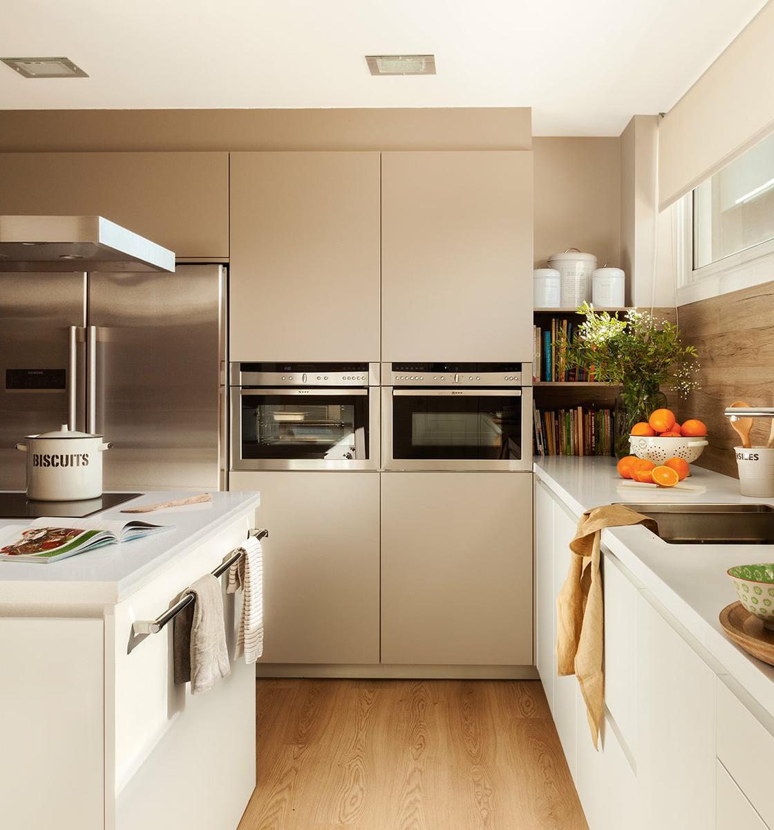 cocina_con_isla_y_hornos_en_columna_1195x1280