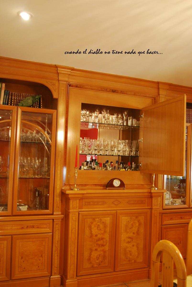 Mueble en madera de raices de nogal