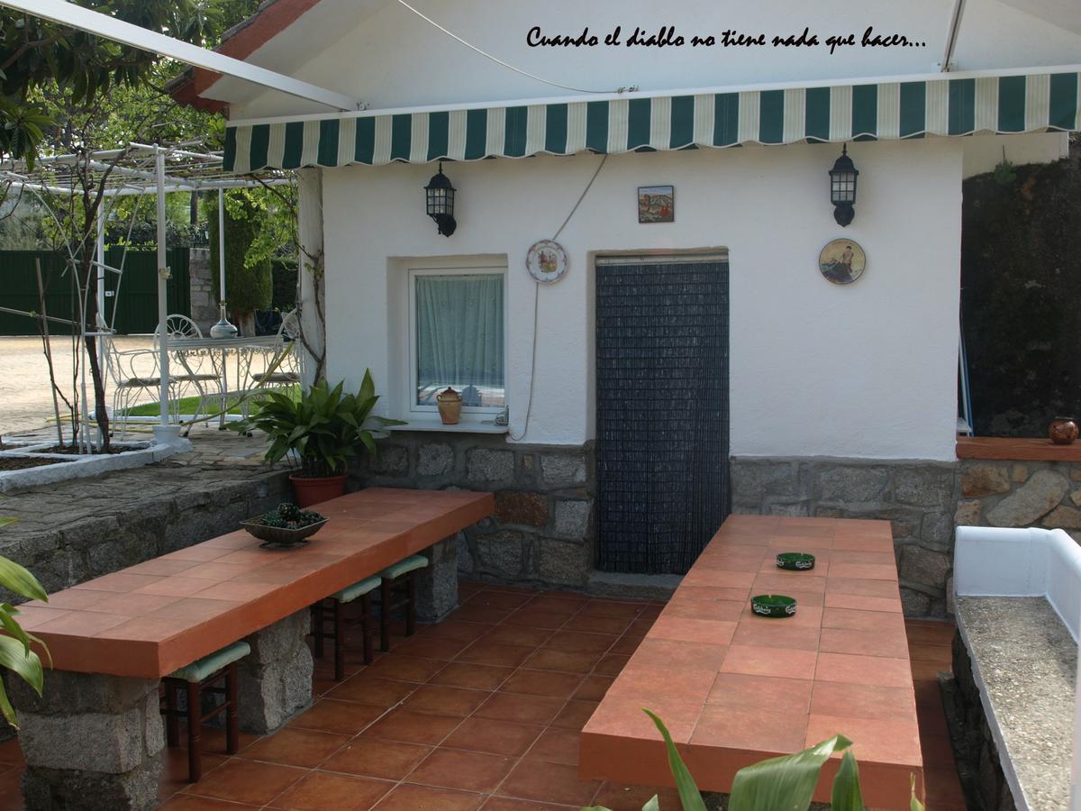 Casita de hornos y zona de estar