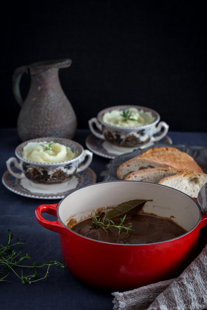 Carrilleras de cerdo ibérico glaseadas olla