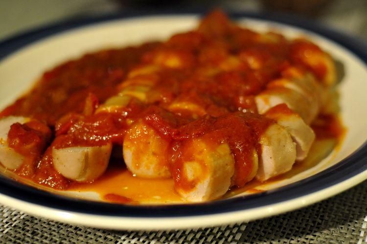 currywurst-casero-con-patatas-fritas-estilo-aleman-13