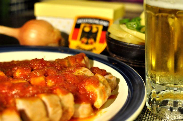 currywurst-casero-con-patatas-fritas-estilo-aleman-16