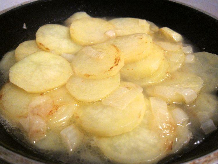 currywurst-casero-con-patatas-fritas-estilo-aleman-05