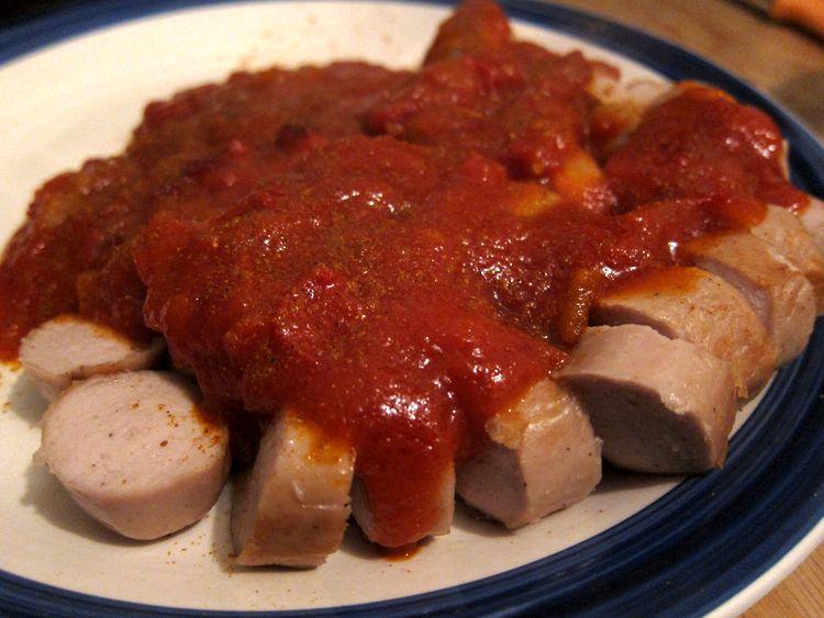 currywurst-casero-con-patatas-fritas-estilo-aleman-10