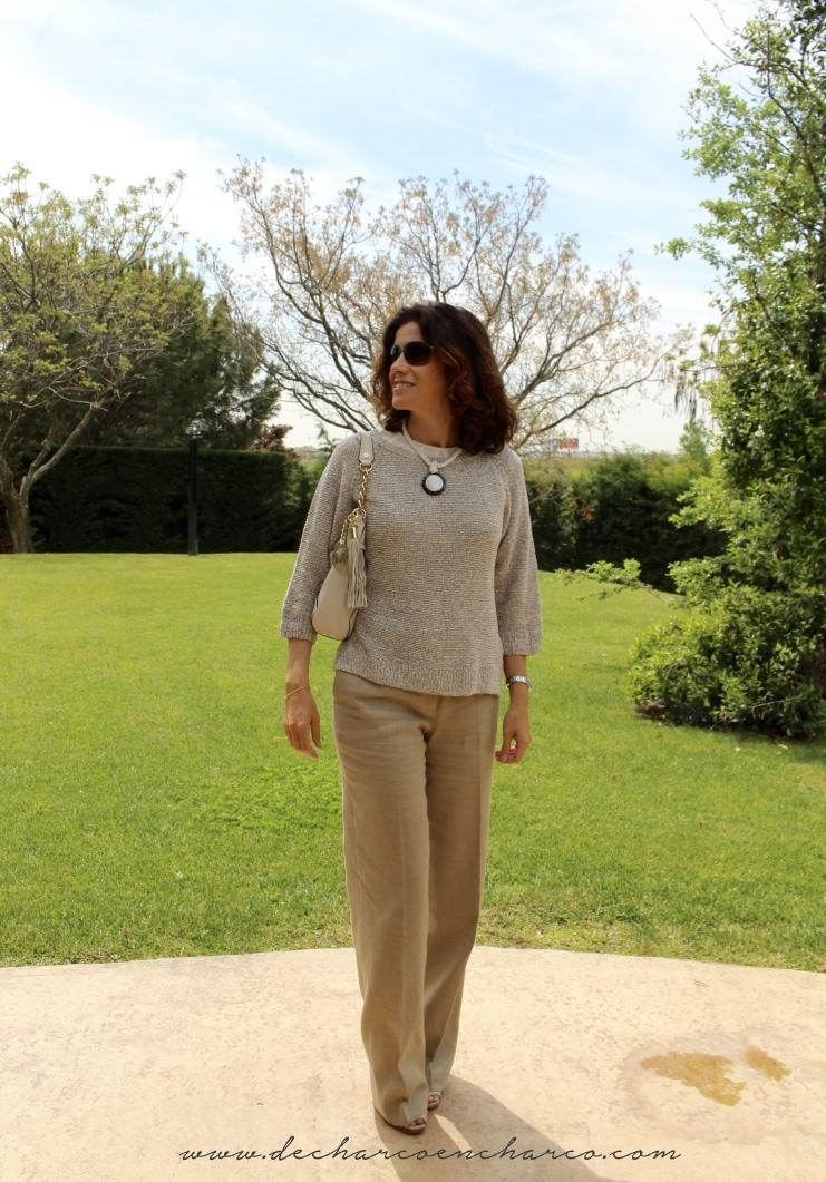 pantalones palazzo beiges con jersey beige www.decharcoencharco.com