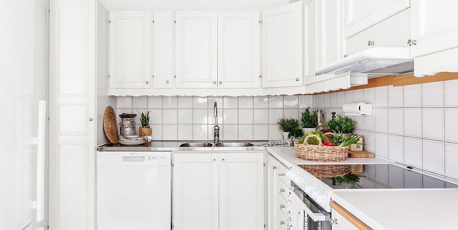 Un apartamento blanco. Luminosidad y amplitud.