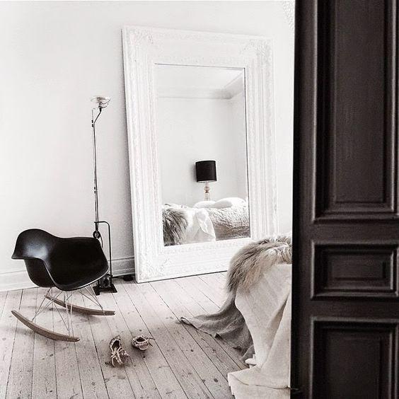 bedroom-with-mirror-feng