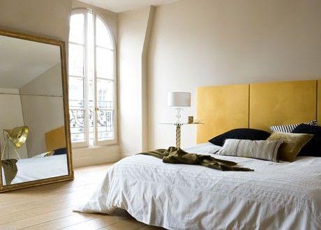 Room with a large mirror observing feng shui rules