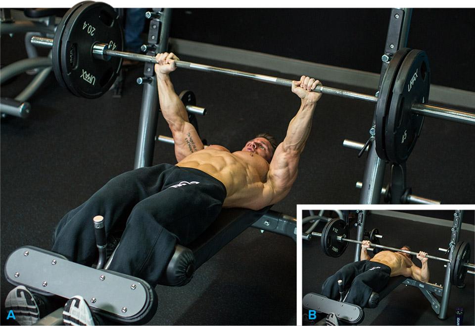 No solo bajes el peso cuando termines un set. Ve como los ejercicios isométricos pueden magnificar la composición de tu pecho en este nuevo entrenamiento de pecho completo.