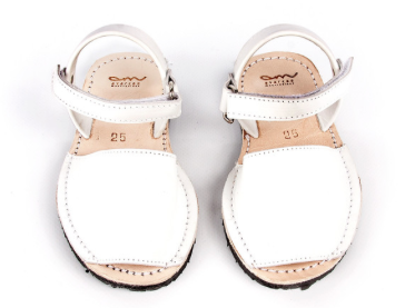 avarcas_niña_mini_menorca_verano