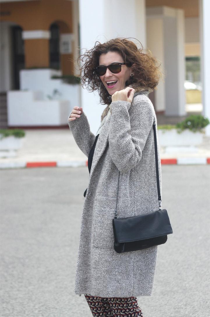 wool-coat-print-pants-paillettes-scarf-geox-bag-mocasins-shoes-Outfit-Street_Style-3