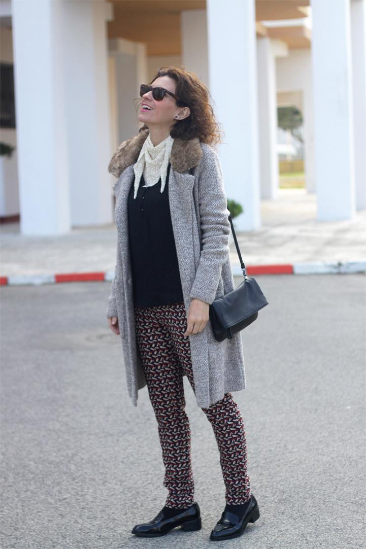 wool-coat-print-pants-paillettes-scarf-geox-bag-mocasins-shoes-Outfit-Street_Style-6