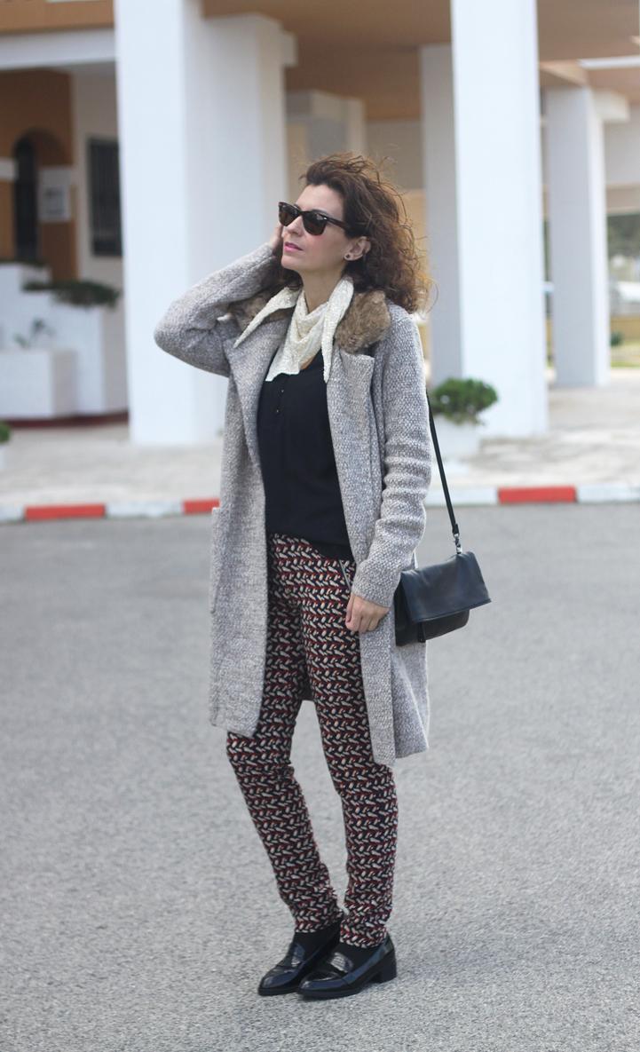 wool-coat-print-pants-paillettes-scarf-geox-bag-mocasins-shoes-Outfit-Street_Style-4