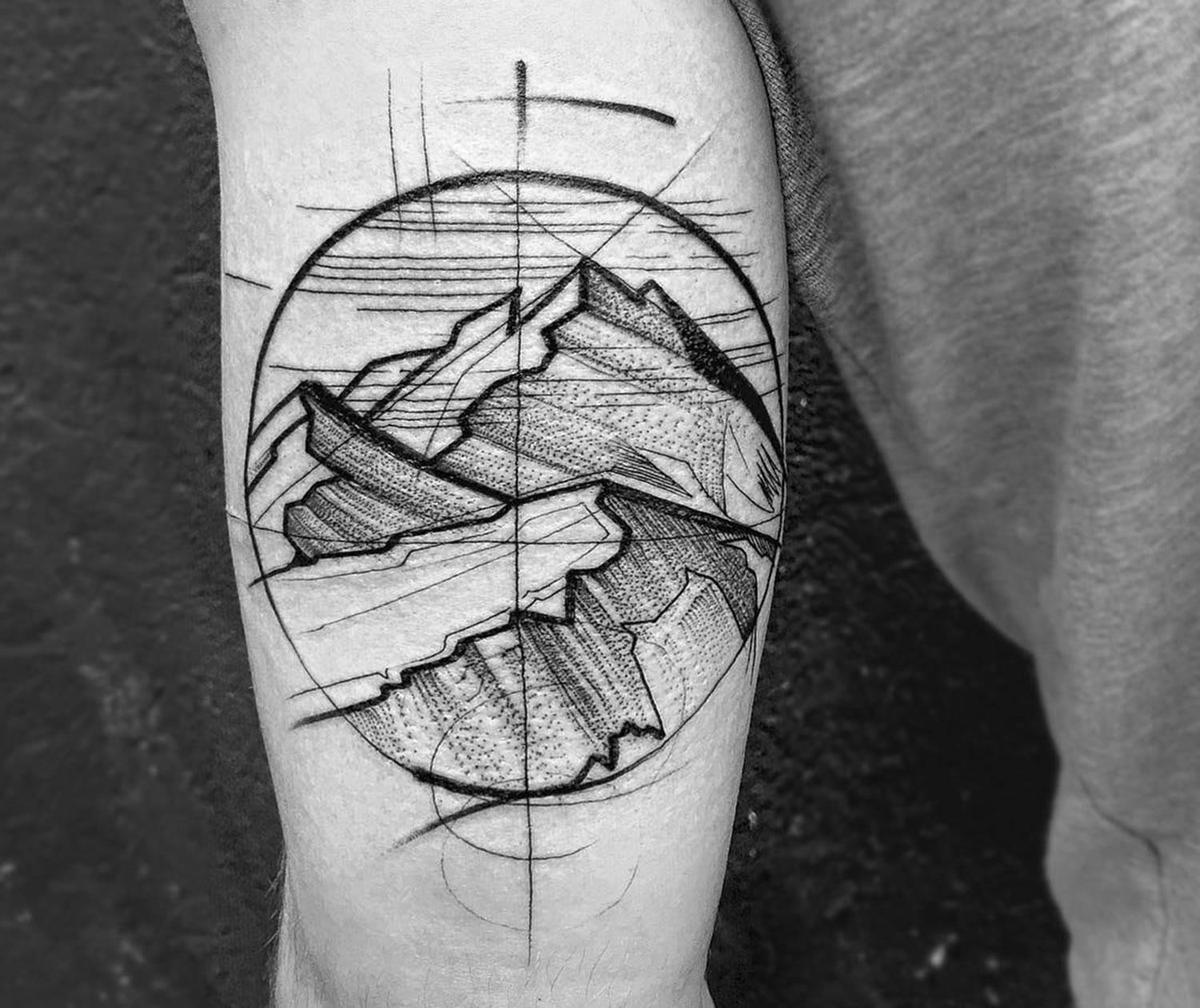 Sketch tattoo Frank Carrilho Montaña geometrico