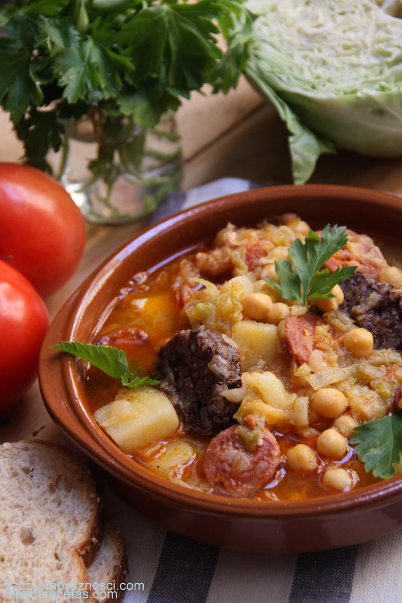 Guiso de col, chorizo y morcilla