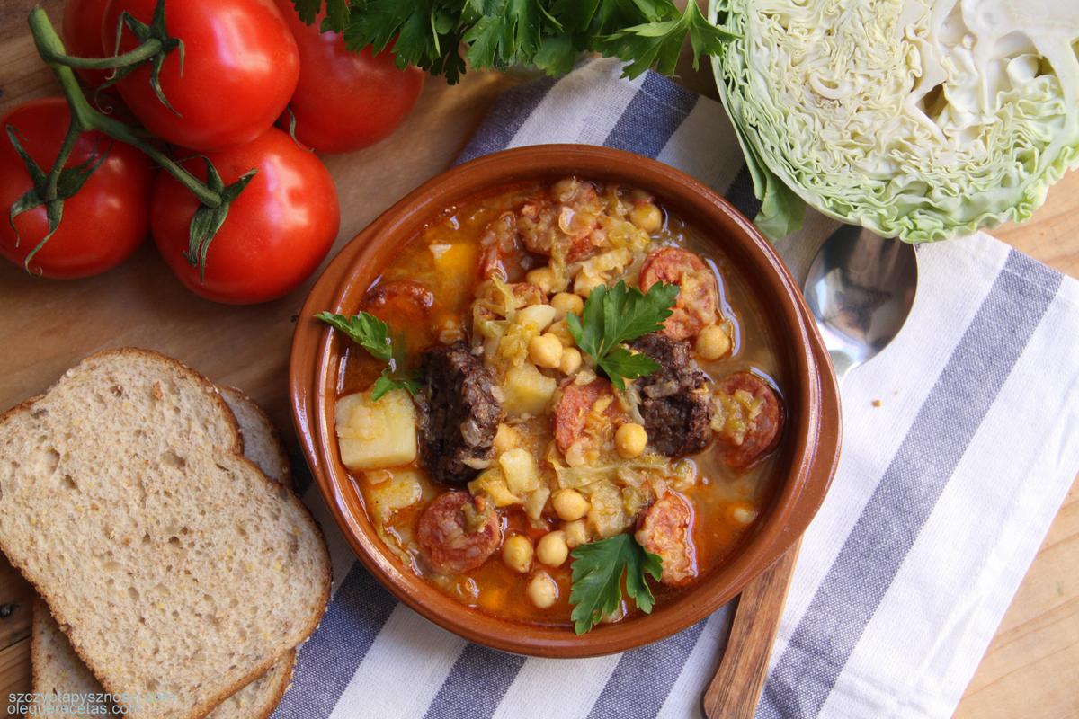 Guiso de col, chorizo y morcilla