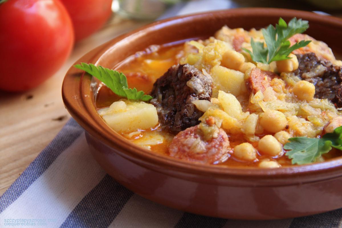 Guiso de col, chorizo y morcilla