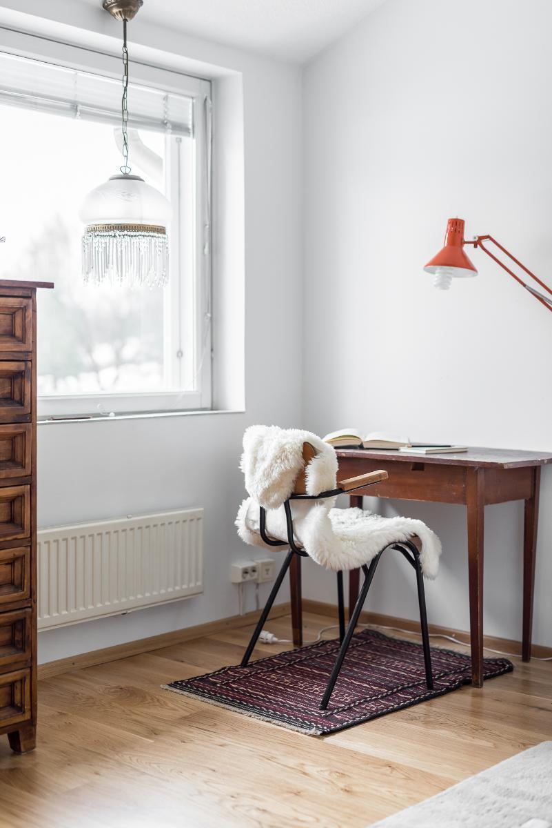Combinar blanco y madera. Si quieres calidez en tu casa... ¡Ni lo dudes!