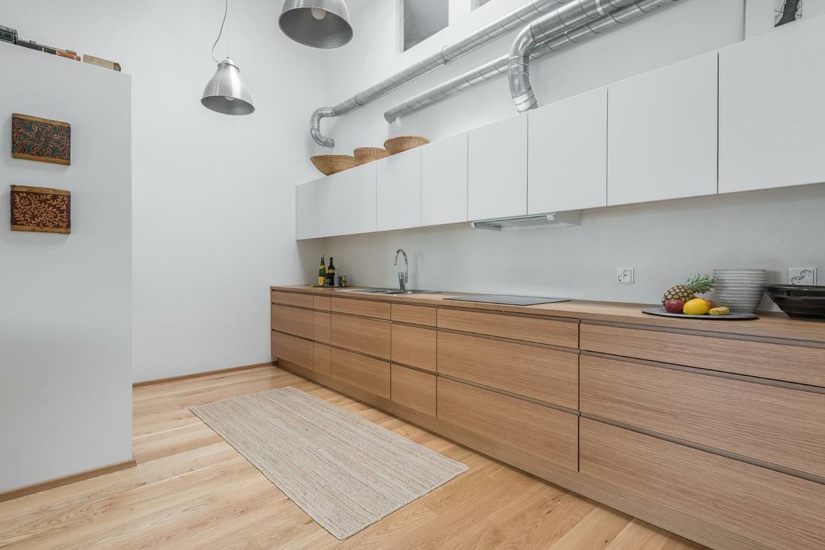 Combinar blanco y madera. Si quieres calidez en tu casa... ¡Ni lo dudes!
