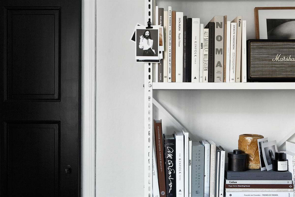 decorar_un_piso_de_20m2_detalle_decoración_estantería