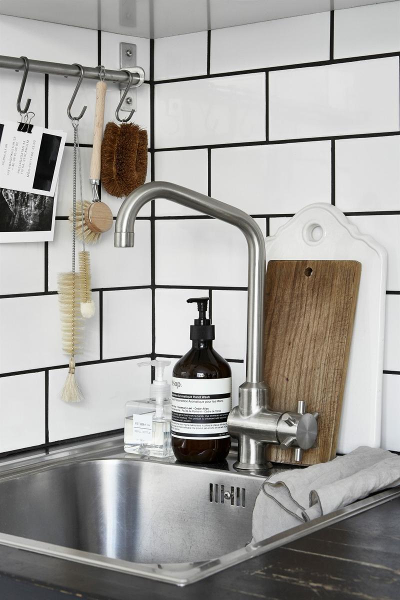 decorar_un_piso_de_20m2_detalle_fregadero_cocina